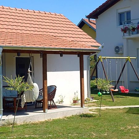 Apartman Flora Връдник Екстериор снимка