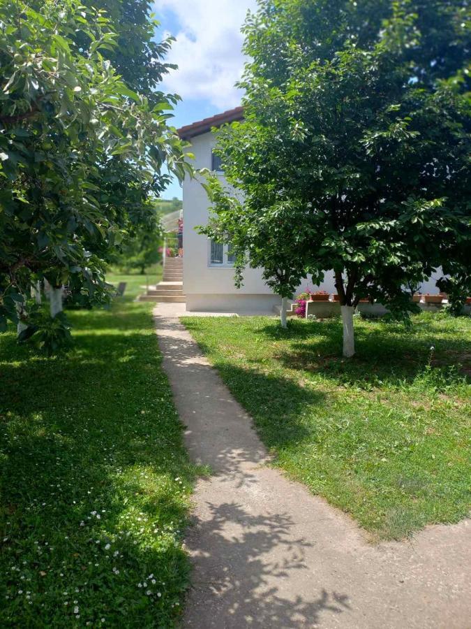 Apartman Flora Връдник Екстериор снимка