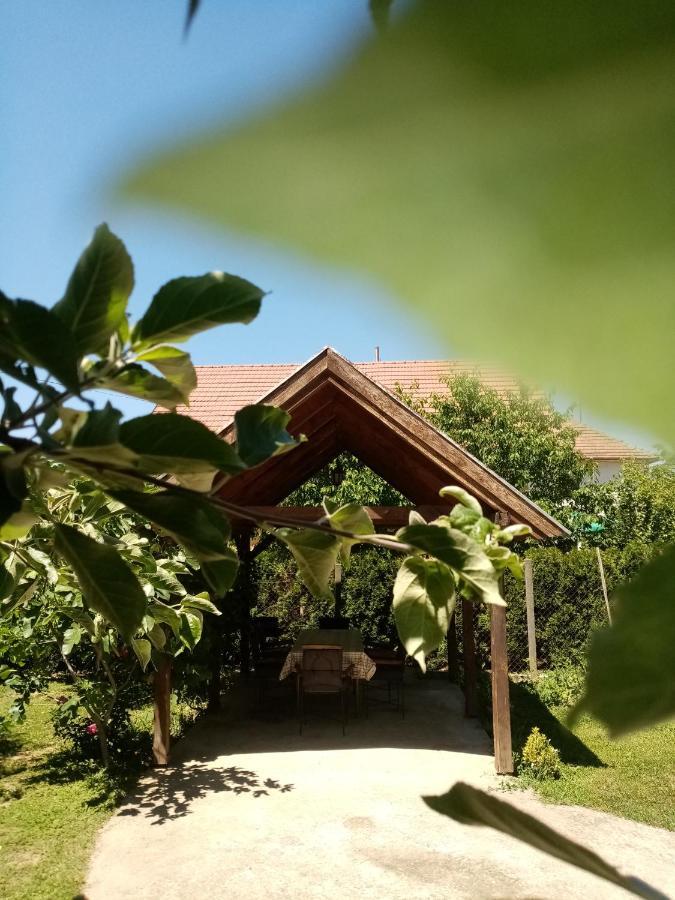 Apartman Flora Връдник Екстериор снимка