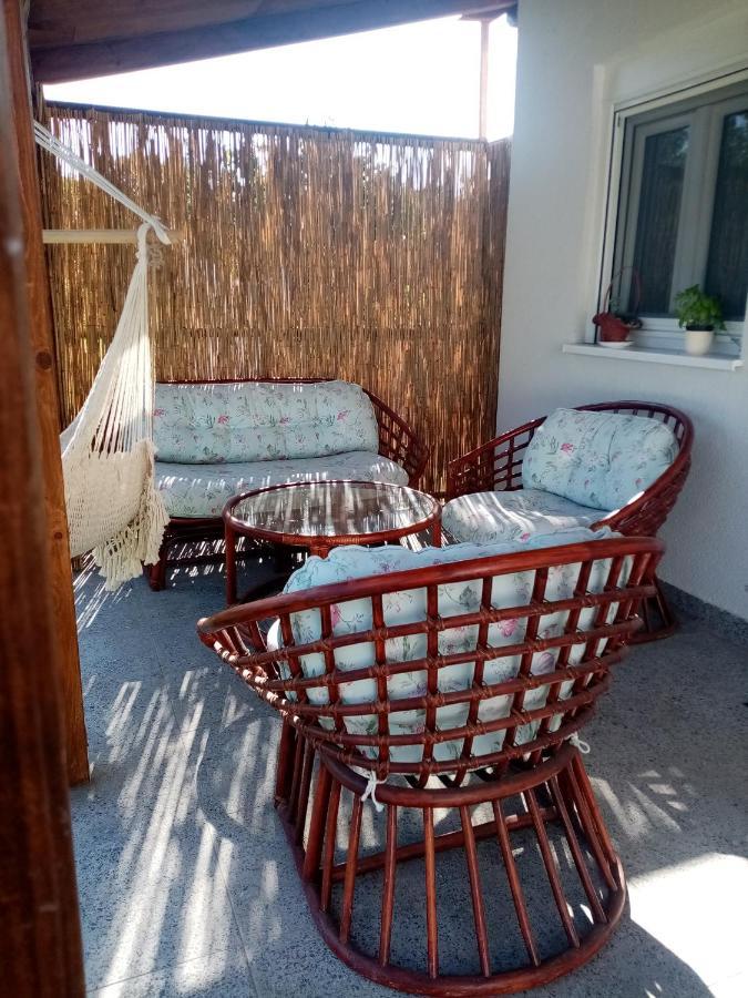 Apartman Flora Връдник Екстериор снимка