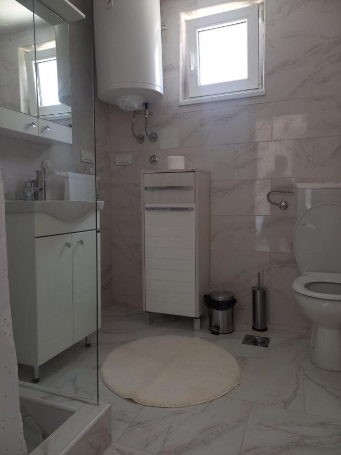 Apartman Flora Връдник Екстериор снимка