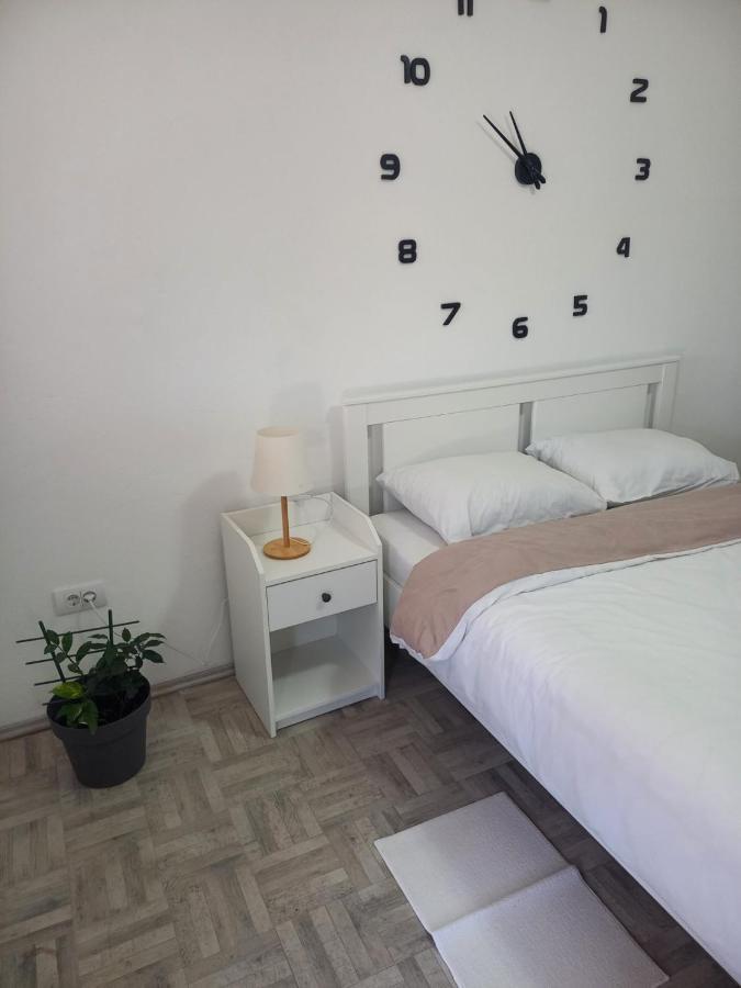 Apartman Flora Връдник Екстериор снимка